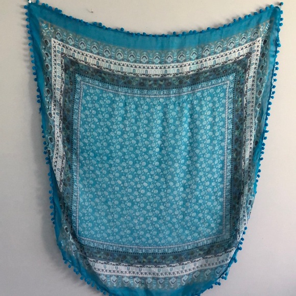Pom pom trim blue scarf - Picture 2 of 4